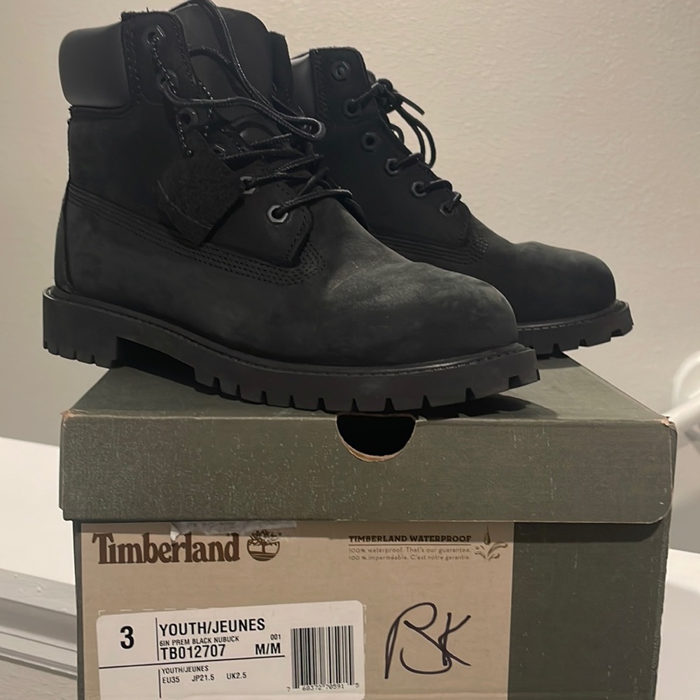 Black Timberlands size 3 ( Youth )